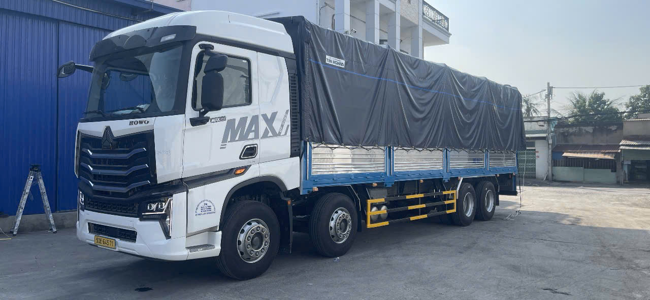Xe tải mui bạt Hoàng Thiên Phúc chở hàng